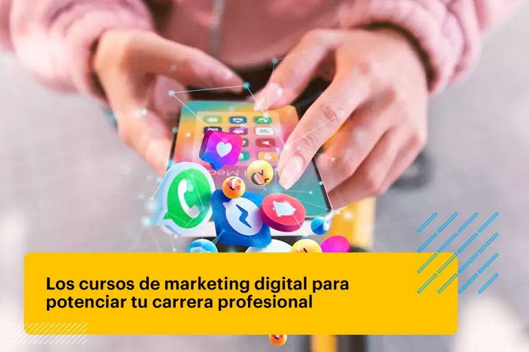 persona usando un celular con varias aplicaciones