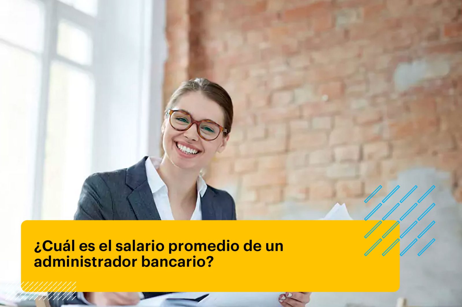 administradora bancaria sonriendo