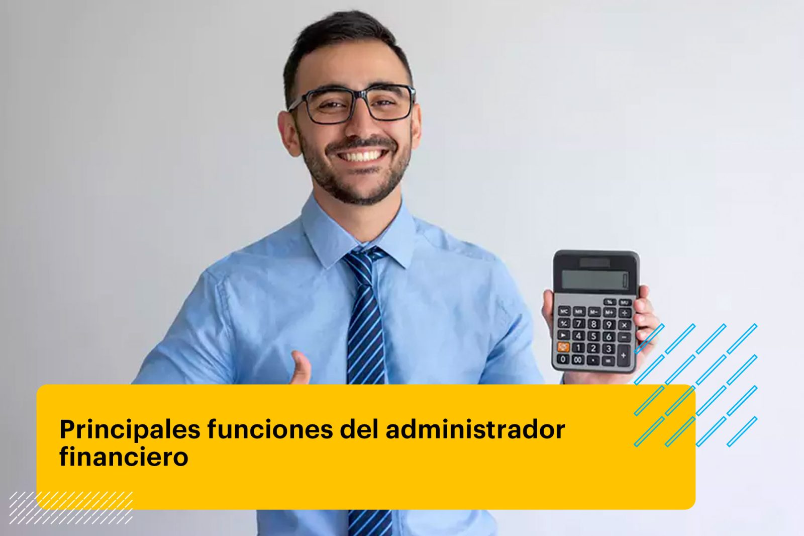 administrador financiero sosteniendo una calculadora