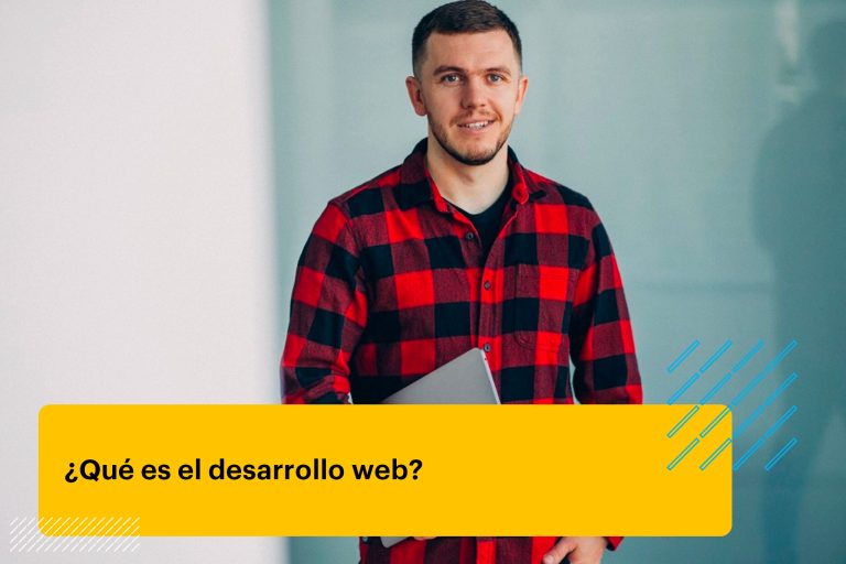 desarrollador web sonriendo
