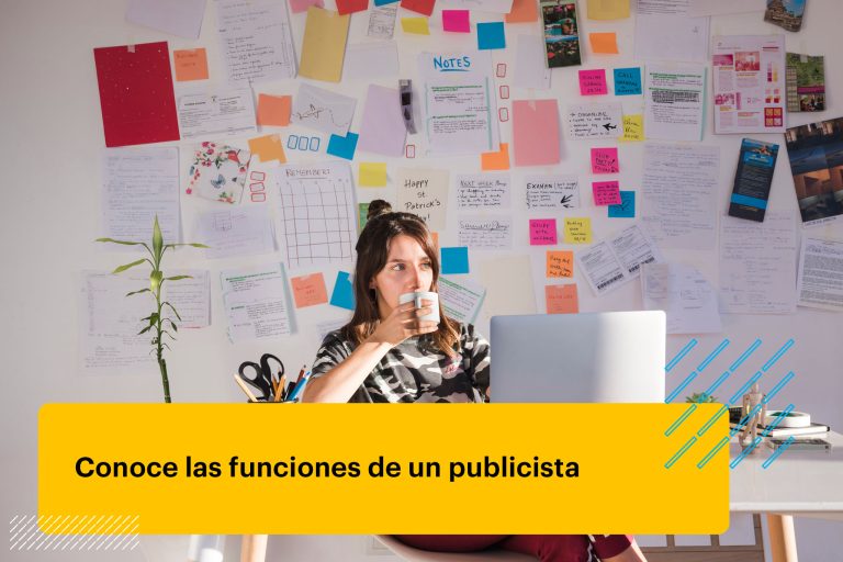 mujer publicista en una agencia creativa