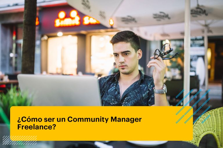 community manager freelance haciendo su trabajo