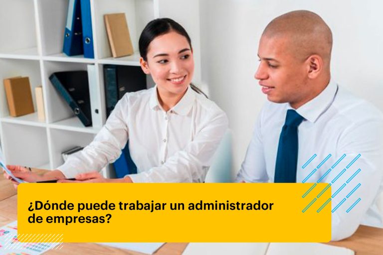 administradores de empresas dialogando