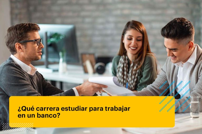 personas trabajando en un banco