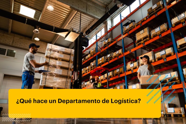 profesionales de Logística en un almacén