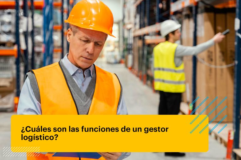 gestor logístico anotando pendientes