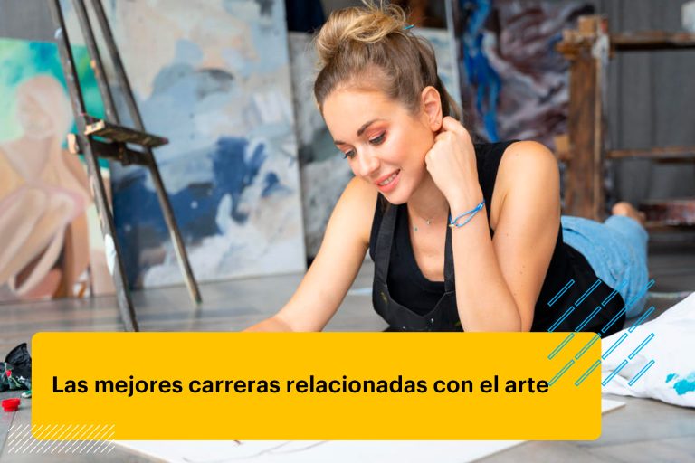 mujer creativa haciendo un boceto en grande