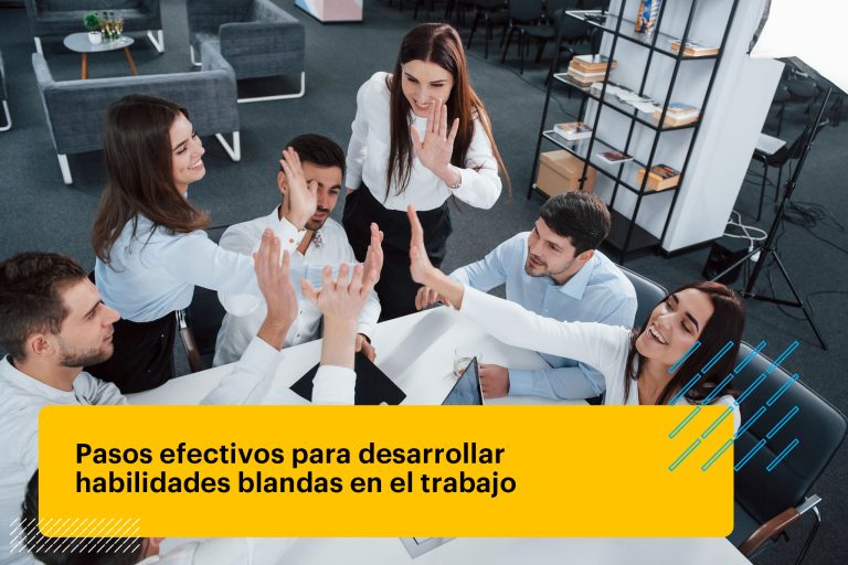 equipo de trabajo debatiendo un proyecto