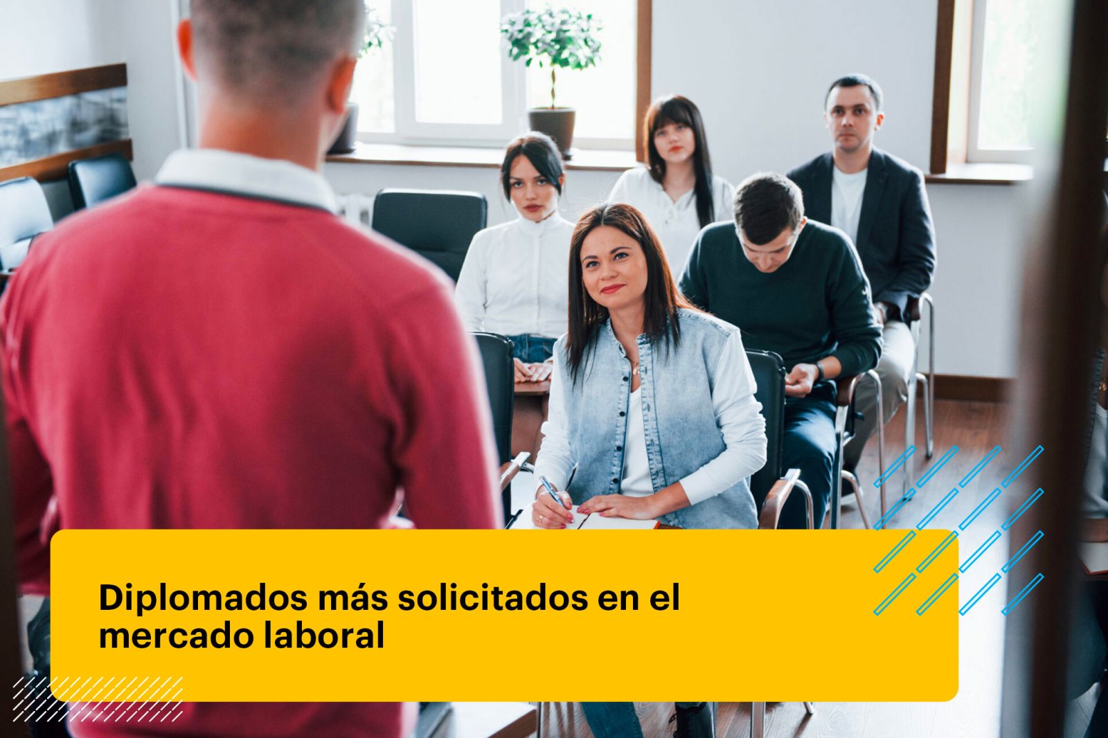 estudiantes de maestría en una clase presencial