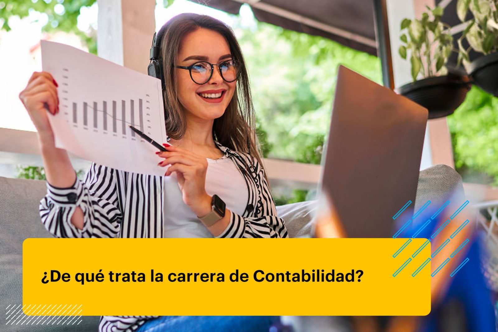 contadora mostrando el resultado financiero