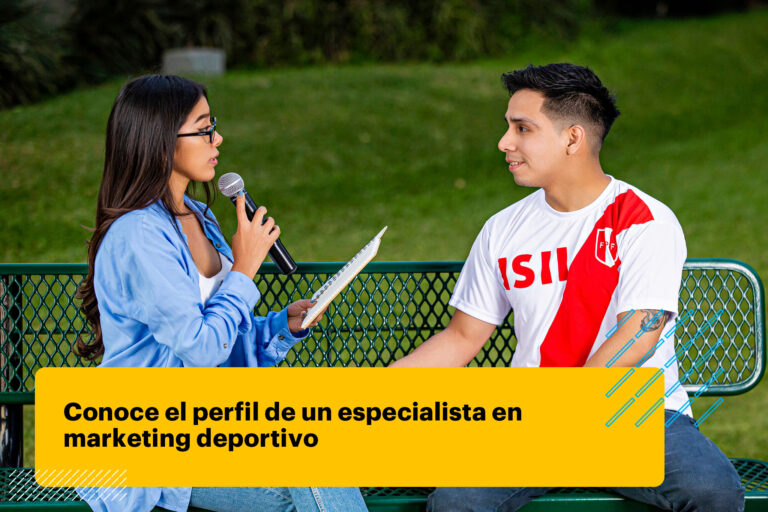 periodista entrevistando a un jugador de fútbol