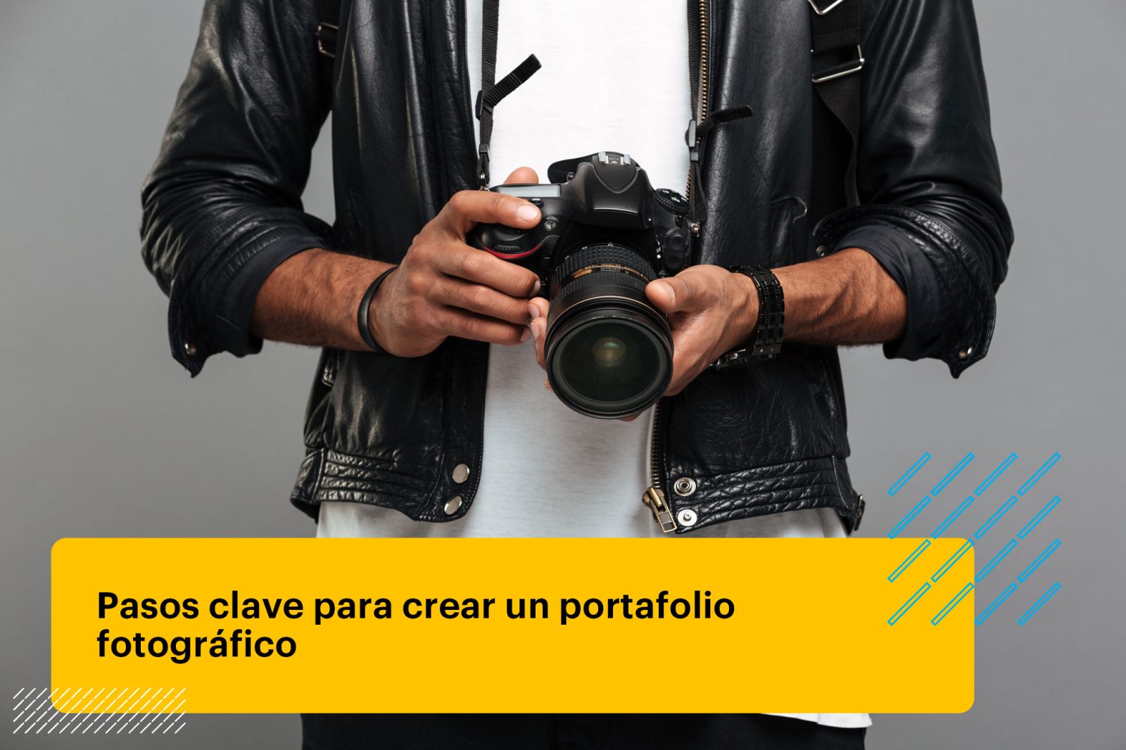 profesional de la fotografía sosteniendo su cámara