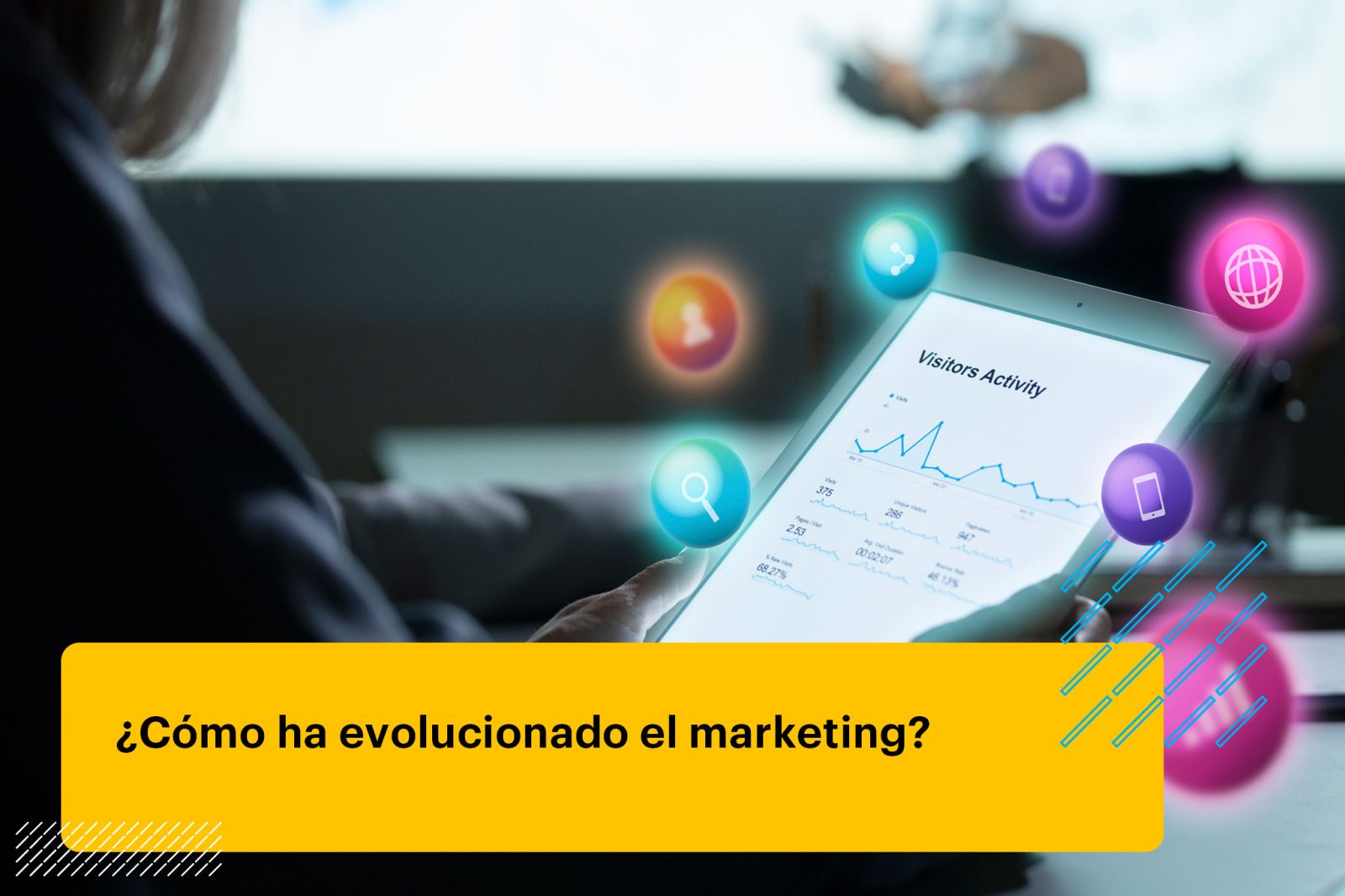 persona revisando métricas digitales de marketing