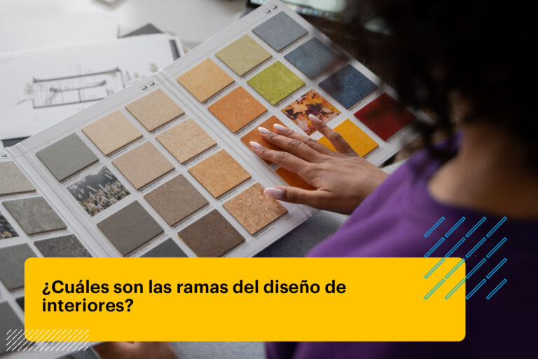 diseñador de interiores revisando telas para un proyecto