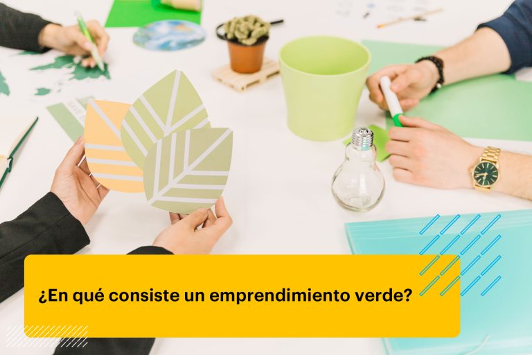 Primer plano de la mano de un empresario con icono de ecología