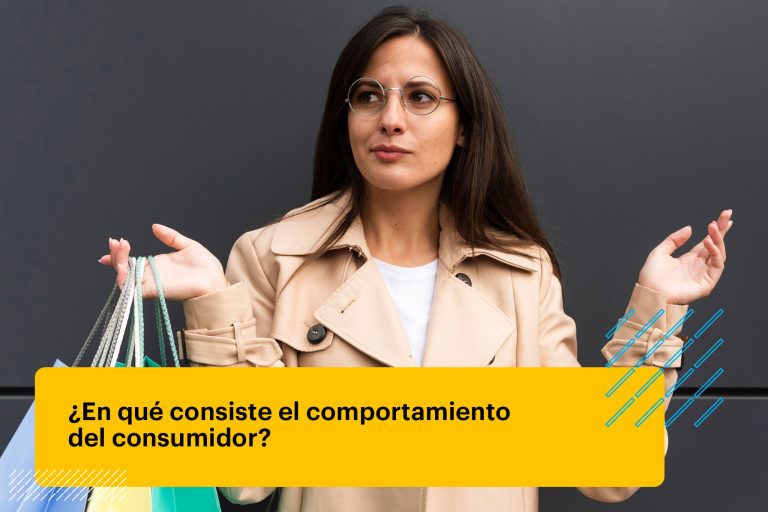 mujer sosteniendo bolsas de compras