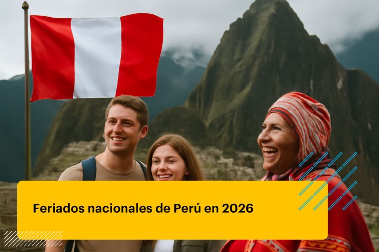 turistas extranjeros sonriendo con un peruano en Machu Picchu