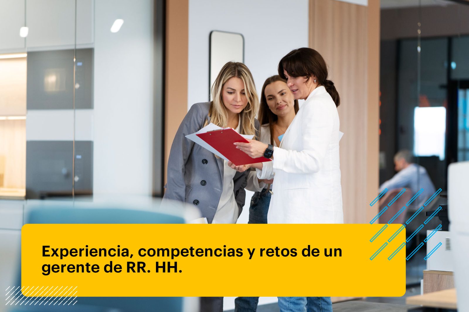 gerente capacitando a su equipo