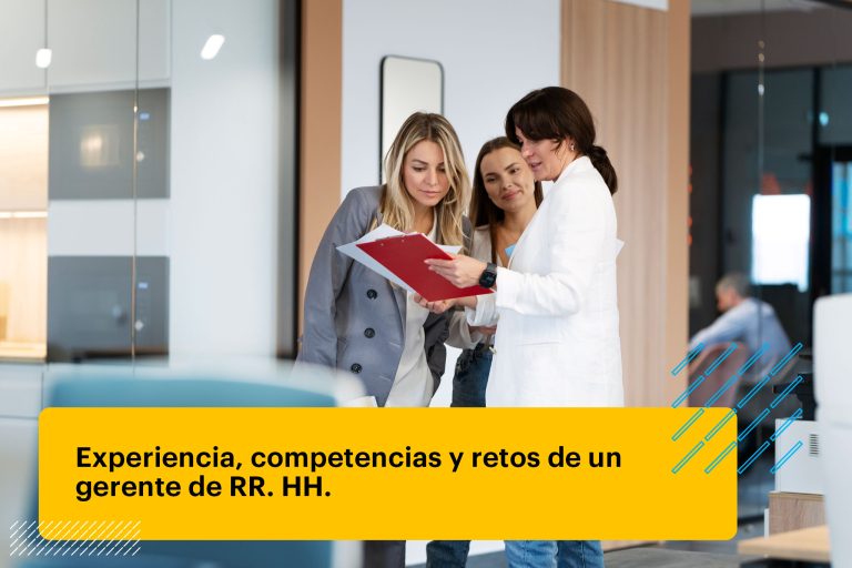 gerente capacitando a su equipo