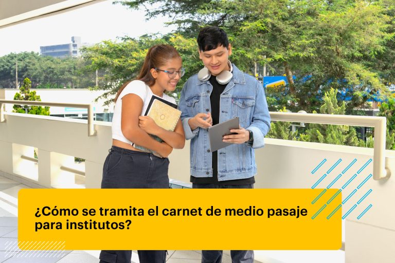 estudiantes de ISIL tramitando su carnet de medio pasaje