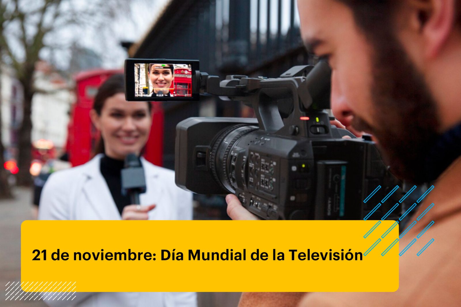 Reportera de primer plano con una cámara de video