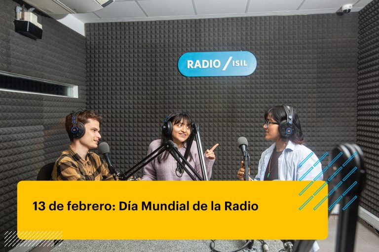locutores en una cabina de radio