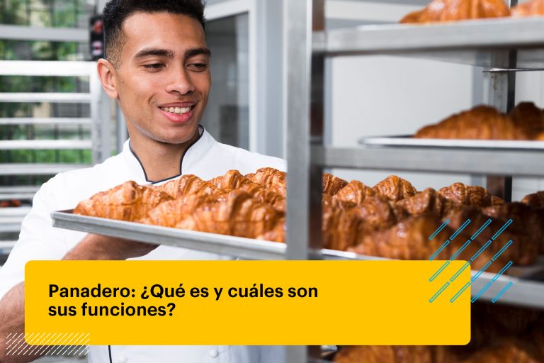 panadero preparando croissants