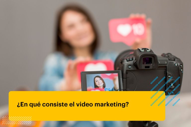 persona grabandose para hacer un video de redes sociales