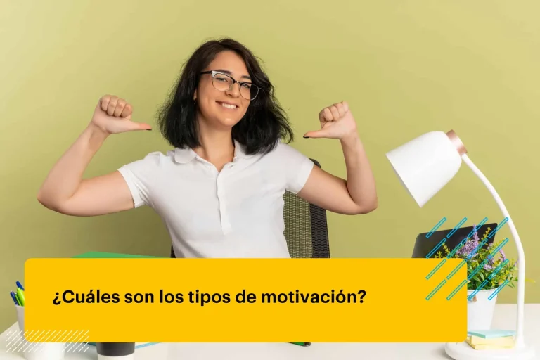 Joven estudiante con gafas con herramientas escolares