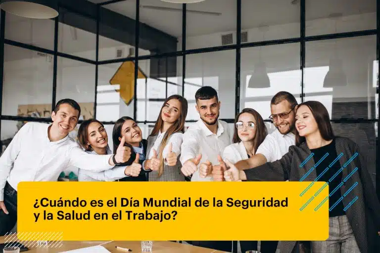 Grupo de trabajadores felices en una oficina