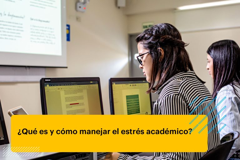 estudiante haciendo una tarea en una computadora