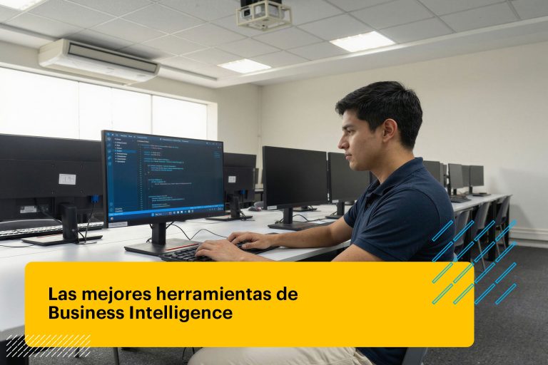 estudiante en una computadora aplicando una herramienta de business intelligence