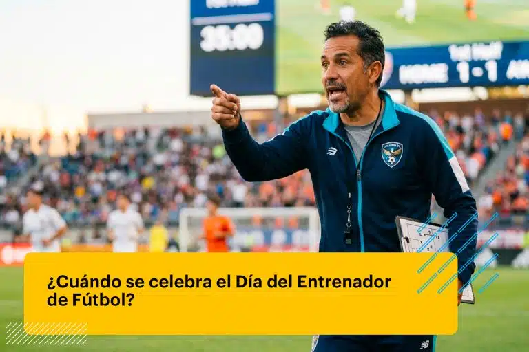 entrenador de fútbol dirigiendo un partido