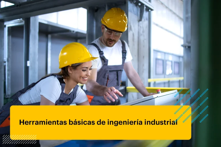 Trabajadores con uniformes y cascos operando máquinas en la computadora central de la fábrica