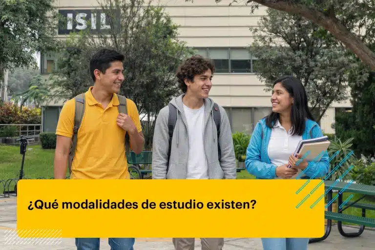 estudiantes de instituto sonriendo