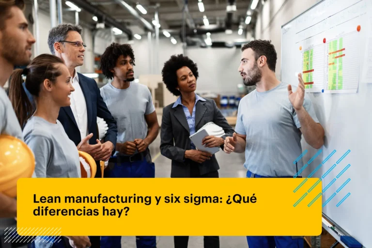 Joven trabajador presenta una nueva estrategia comercial a los gerentes de la empresa y sus colegas en una fábrica