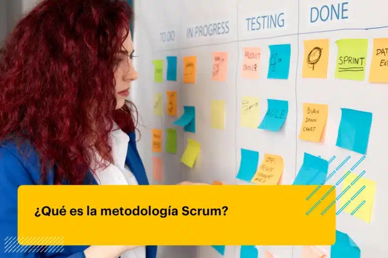 Mujer adulta planeando método scrum