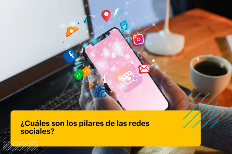 persona usando redes sociales en su celular
